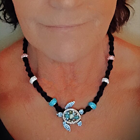 Beautiful Sea Life Combo Set of 3 Necklaces & Broach/Pin On Handmade Hemp Chains - Picture 10 of 15